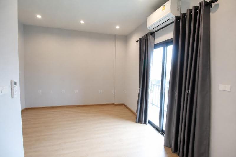 2-Storey Townhome for Sale at Parco Land, Noen Phayom Road, Map Ta Phut, Rayong , Near RIL Industria, Rayong, เนินพยอม, Map Ta Phut, Muang Rayong, Rayong, 2 Bedrooms, 100 sqm, Townhouse For Sale, by สุเทพ พสุวณิชย์กุล, 500516238 - DDproperty.com
