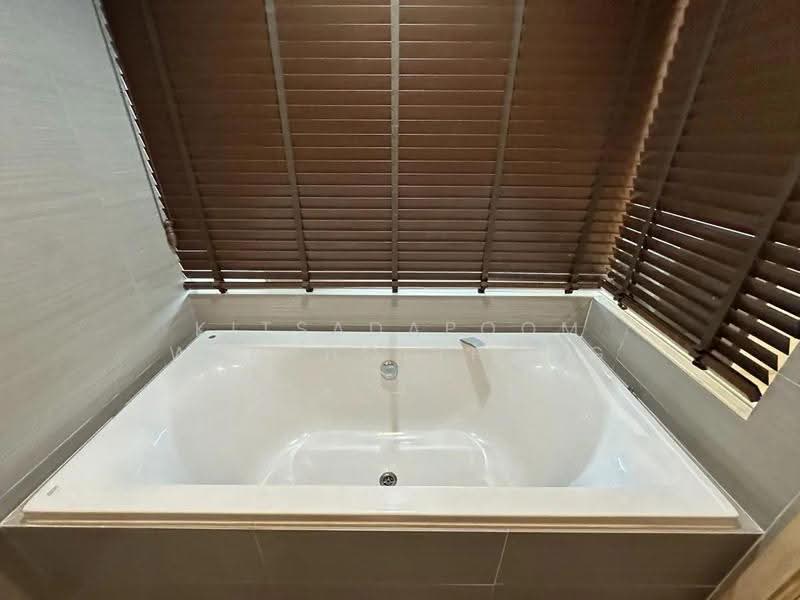Siri At Sukhumvit, Bangkok, 902 Sukhumvit Road, Phra Kanong, Khlong Toei, Bangkok, 2 Bedrooms, 70 sqm, Condo For Rent, by Kitsadapoom Wanpholthong, 500516242 - DDproperty.com