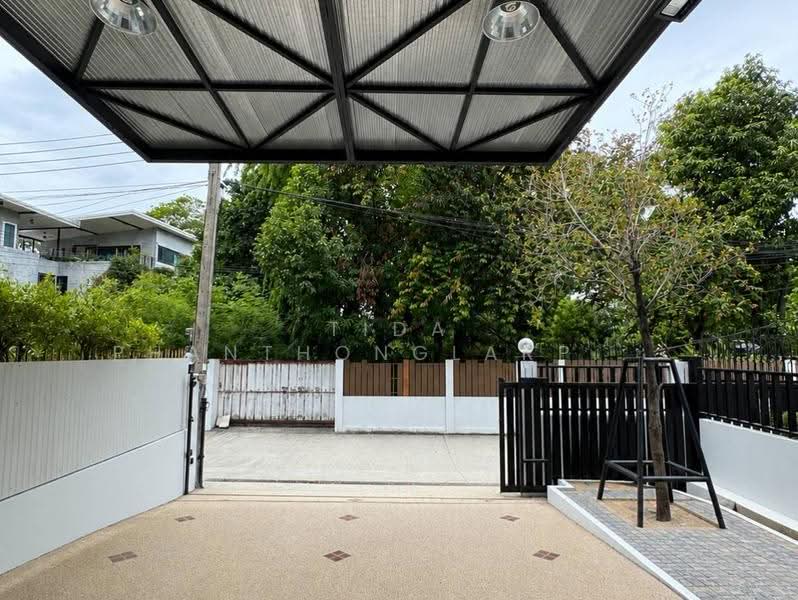 For Rent: Home Office in Town in Town, near Ramintra Expressway and MRT, Bangkok, Phlapphla, Wang Thonglang, Bangkok, , 800 sqm, Warehouse/Factory For Rent, by Tida phanthonglarptawee, 500516644 - DDproperty.com