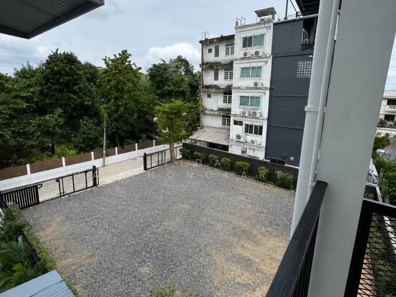 For Rent: Home Office in Town in Town, near Ramintra Expressway and MRT, Bangkok, Phlapphla, Wang Thonglang, Bangkok, , 800 sqm, Warehouse/Factory For Rent, by Tida phanthonglarptawee, 500516644 - DDproperty.com