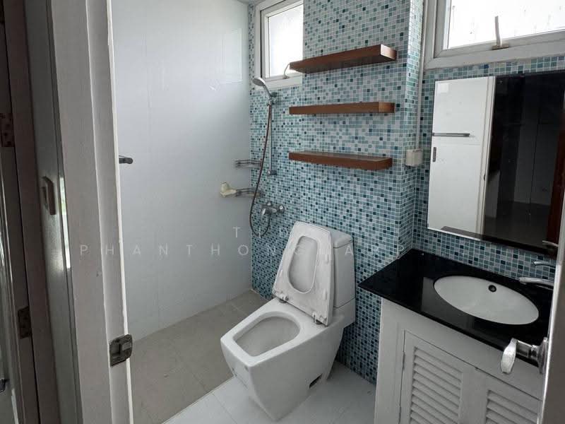 For Rent: Home Office in Town in Town, near Ramintra Expressway and MRT, Bangkok, Phlapphla, Wang Thonglang, Bangkok, , 800 sqm, Warehouse/Factory For Rent, by Tida phanthonglarptawee, 500516644 - DDproperty.com