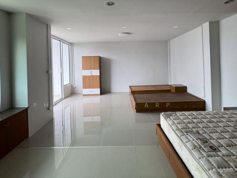 For Rent: Home Office in Town in Town, near Ramintra Expressway and MRT, Bangkok, Phlapphla, Wang Thonglang, Bangkok, , 800 sqm, Warehouse/Factory For Rent, by Tida phanthonglarptawee, 500516644 - DDproperty.com