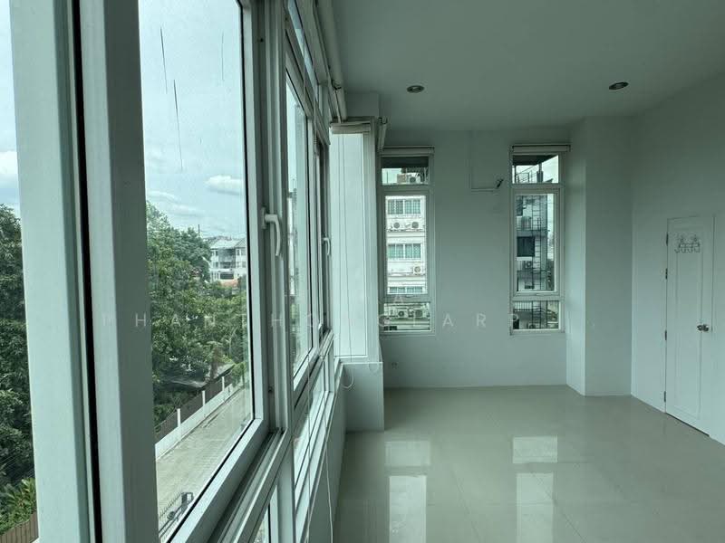 For Rent: Home Office in Town in Town, near Ramintra Expressway and MRT, Bangkok, Phlapphla, Wang Thonglang, Bangkok, , 800 sqm, Warehouse/Factory For Rent, by Tida phanthonglarptawee, 500516644 - DDproperty.com