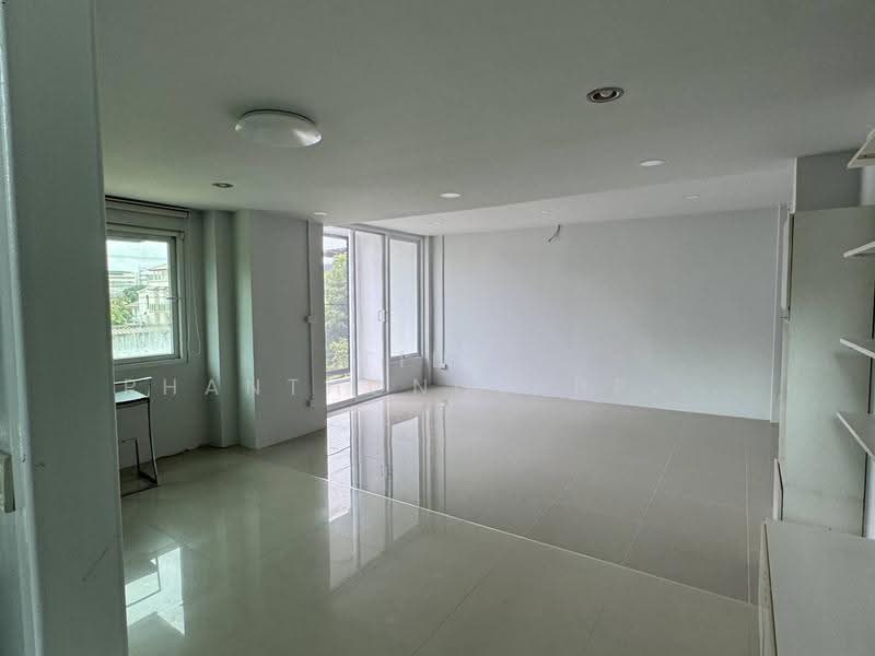 For Rent: Home Office in Town in Town, near Ramintra Expressway and MRT, Bangkok, Phlapphla, Wang Thonglang, Bangkok, , 800 sqm, Warehouse/Factory For Rent, by Tida phanthonglarptawee, 500516644 - DDproperty.com