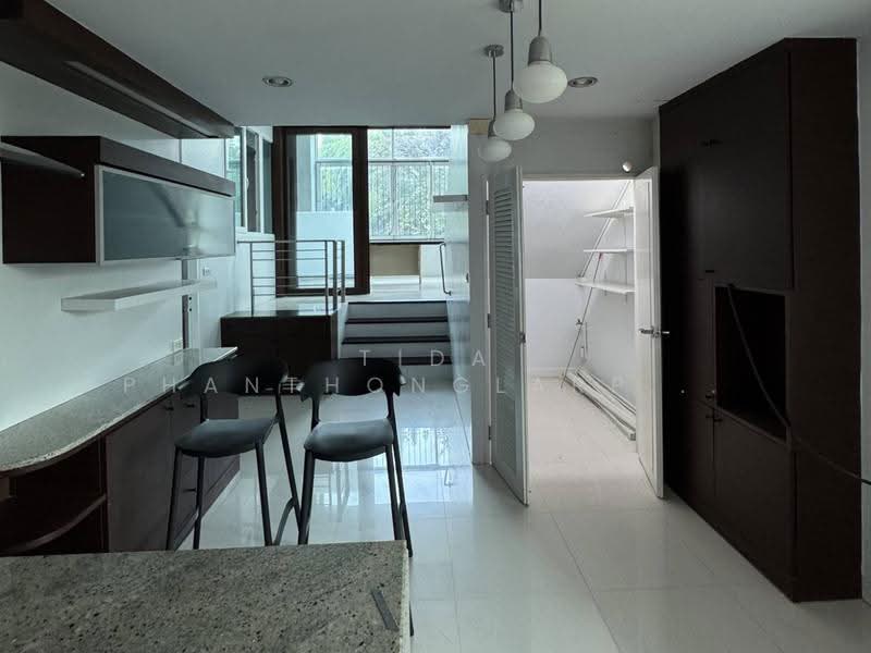 For Rent: Home Office in Town in Town, near Ramintra Expressway and MRT, Bangkok, Phlapphla, Wang Thonglang, Bangkok, , 800 sqm, Warehouse/Factory For Rent, by Tida phanthonglarptawee, 500516644 - DDproperty.com