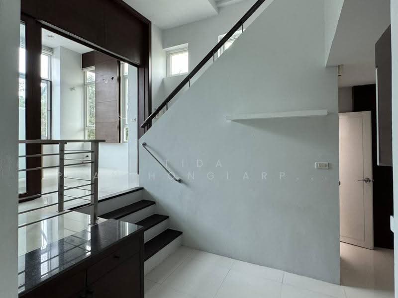 For Rent: Home Office in Town in Town, near Ramintra Expressway and MRT, Bangkok, Phlapphla, Wang Thonglang, Bangkok, , 800 sqm, Warehouse/Factory For Rent, by Tida phanthonglarptawee, 500516644 - DDproperty.com