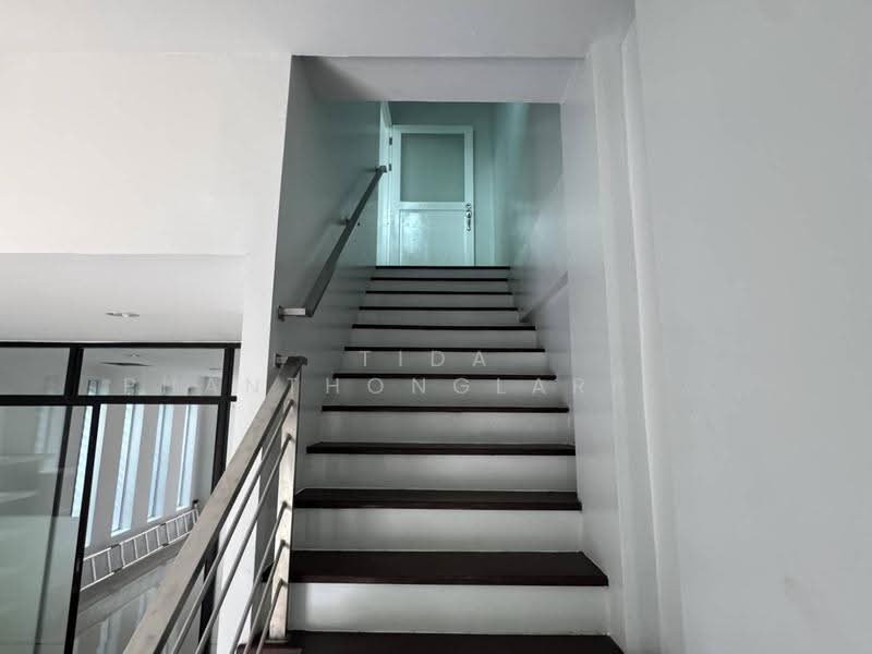 For Rent: Home Office in Town in Town, near Ramintra Expressway and MRT, Bangkok, Phlapphla, Wang Thonglang, Bangkok, , 800 sqm, Warehouse/Factory For Rent, by Tida phanthonglarptawee, 500516644 - DDproperty.com
