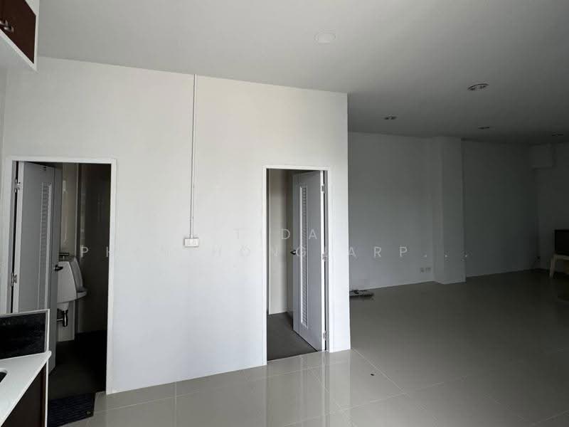 For Rent: Home Office in Town in Town, near Ramintra Expressway and MRT, Bangkok, Phlapphla, Wang Thonglang, Bangkok, , 800 sqm, Warehouse/Factory For Rent, by Tida phanthonglarptawee, 500516644 - DDproperty.com