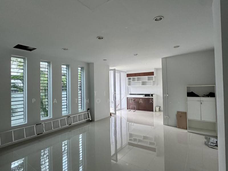 For Rent: Home Office in Town in Town, near Ramintra Expressway and MRT, Bangkok, Phlapphla, Wang Thonglang, Bangkok, , 800 sqm, Warehouse/Factory For Rent, by Tida phanthonglarptawee, 500516644 - DDproperty.com