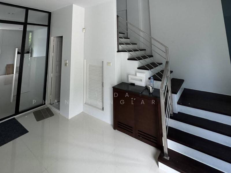 For Rent: Home Office in Town in Town, near Ramintra Expressway and MRT, Bangkok, Phlapphla, Wang Thonglang, Bangkok, , 800 sqm, Warehouse/Factory For Rent, by Tida phanthonglarptawee, 500516644 - DDproperty.com