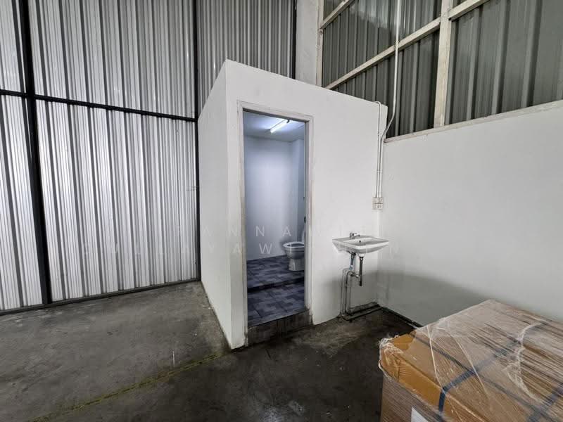 Warehouse for rent, 422 sq.m, in Khlong Toei, Khlong Toei, Bangkok (JKPBKK1244), Bangkok, Khlong Toei, Bangkok, , 422 sqm, Warehouse/Factory For Rent, by Pannawit Dullayawichenwut, 500516733 - DDproperty.com