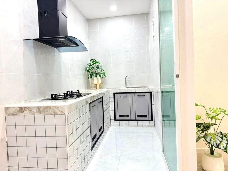 ขายบ้านแฝดรีโนเวทใหม่ ม.ศรีนครินทร์ ไร่กล้วย ศรีราชา, Chon Buri (Pattaya), Surasak, Si Racha, Chon Buri (Pattaya), 4 Bedrooms, 120 sqm, Semi-Detached House (Twin House) For Sale, by Dusit Saengfa, 500516744 - DDproperty.com