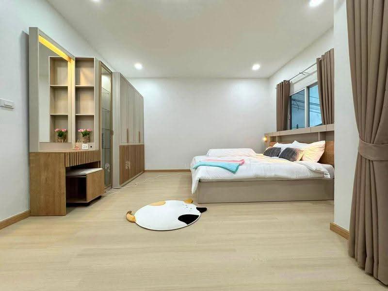 ขายบ้านแฝดรีโนเวทใหม่ ม.ศรีนครินทร์ ไร่กล้วย ศรีราชา, Chon Buri (Pattaya), Surasak, Si Racha, Chon Buri (Pattaya), 4 Bedrooms, 120 sqm, Semi-Detached House (Twin House) For Sale, by Dusit Saengfa, 500516744 - DDproperty.com