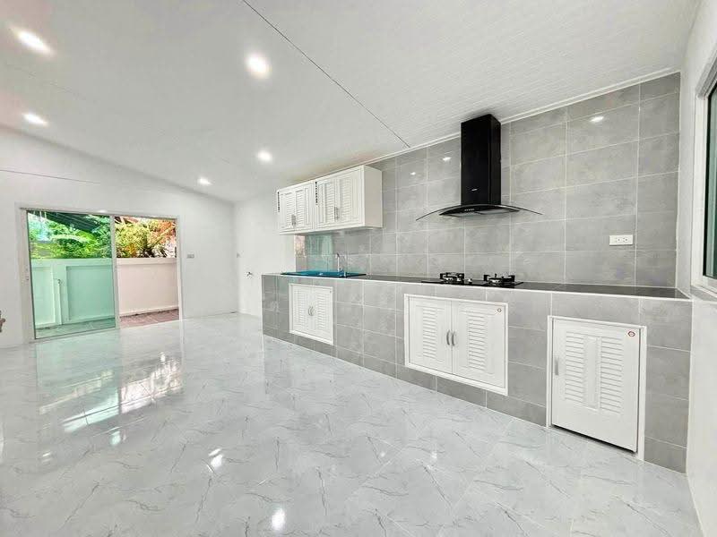 ขายบ้านแฝด ม.ธาดาทาวน์ออร่า หนองคัอ ศรีราชา, Chon Buri (Pattaya), Surasak, Si Racha, Chon Buri (Pattaya), 3 Bedrooms, 160 sqm, Semi-Detached House (Twin House) For Sale, by Dusit Saengfa, 500516751 - DDproperty.com