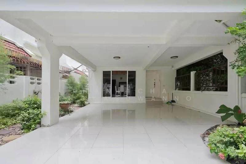 ทาวน์โฮมสุขุมวิท31, Bangkok, Khlong Tan Nua, Watthana, Bangkok, 5 Bedrooms, 350 sqm, Townhouse For Rent, by Thanitcha Kangkasuwanno, 500516842 - DDproperty.com