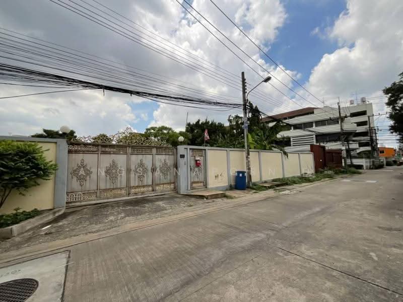 ขายที่ดิน 336ตร.วา ถนนลาดพร้าวซอย107แยก2, Bangkok, Khlong Chan, Bang Kapi, Bangkok, , 1,344 sqm, Land For Sale, by Angsanaporn D, 500516912 - DDproperty.com