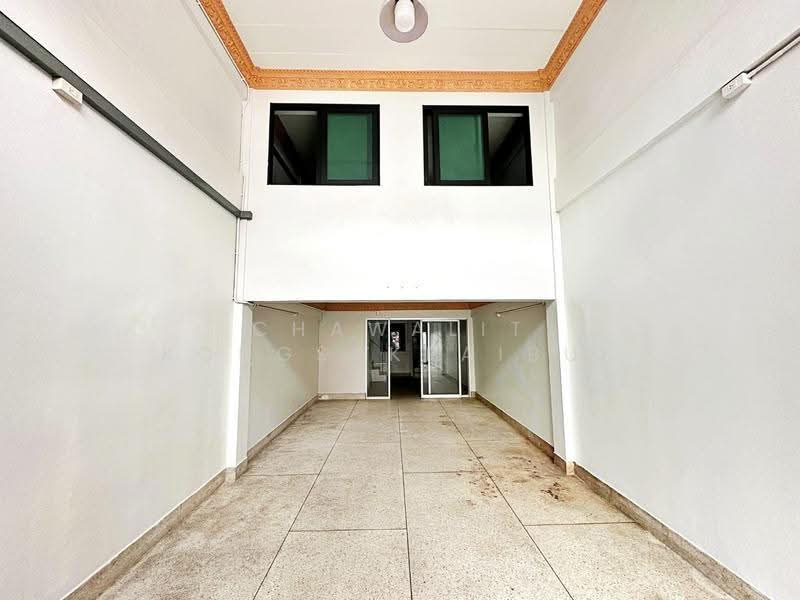 For Sale: 3.5-story Commercial Building with Rooftop, Bangkok, ฉิมพลี, Bang Ra Mat, Taling Chan, Bangkok, , 300 sqm, Shophouse For Sale, by CHAWALIT KONGSAKPAIBUL, 500516944 - DDproperty.com