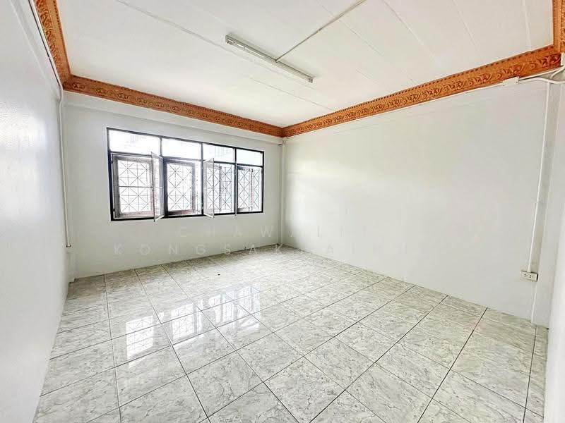 For Sale: 3.5-story Commercial Building with Rooftop, Bangkok, ฉิมพลี, Bang Ra Mat, Taling Chan, Bangkok, , 300 sqm, Shophouse For Sale, by CHAWALIT KONGSAKPAIBUL, 500516944 - DDproperty.com