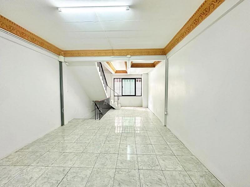 For Sale: 3.5-story Commercial Building with Rooftop, Bangkok, ฉิมพลี, Bang Ra Mat, Taling Chan, Bangkok, , 300 sqm, Shophouse For Sale, by CHAWALIT KONGSAKPAIBUL, 500516944 - DDproperty.com