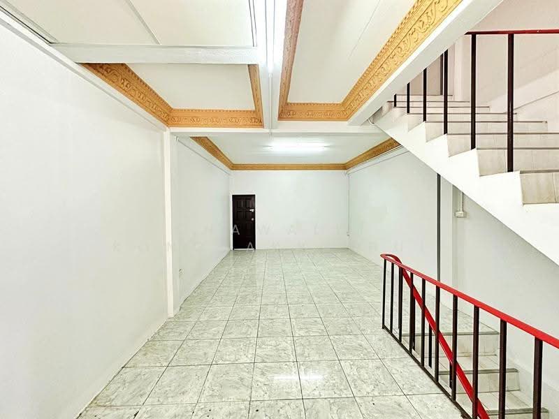 For Sale: 3.5-story Commercial Building with Rooftop, Bangkok, ฉิมพลี, Bang Ra Mat, Taling Chan, Bangkok, , 300 sqm, Shophouse For Sale, by CHAWALIT KONGSAKPAIBUL, 500516944 - DDproperty.com