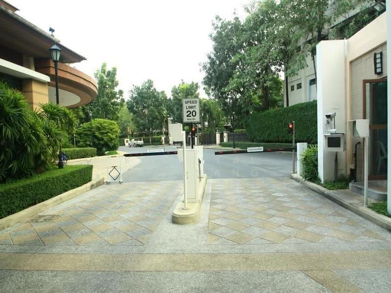 Baan Sansiri Sukhumvit 67, Bangkok, 32 Soi Sukhumvit 67, Phra Kanong Nua, Watthana, Bangkok, 4 Bedrooms, 394 sqm, Single Detached House For Rent, by Kanrutai Dawruang, 500516986 - DDproperty.com
