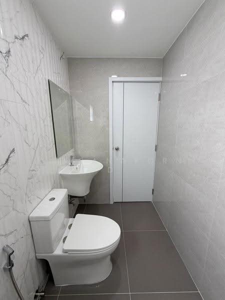 ทาวน์โฮม4 ชั้นลาดพร้าว 110 ถนนลาดพร้าว, Bangkok, Phlapphla, Wang Thonglang, Bangkok, 4 Bedrooms, 200 sqm, Townhouse For Sale, by Angsanaporn D, 500517020 - DDproperty.com