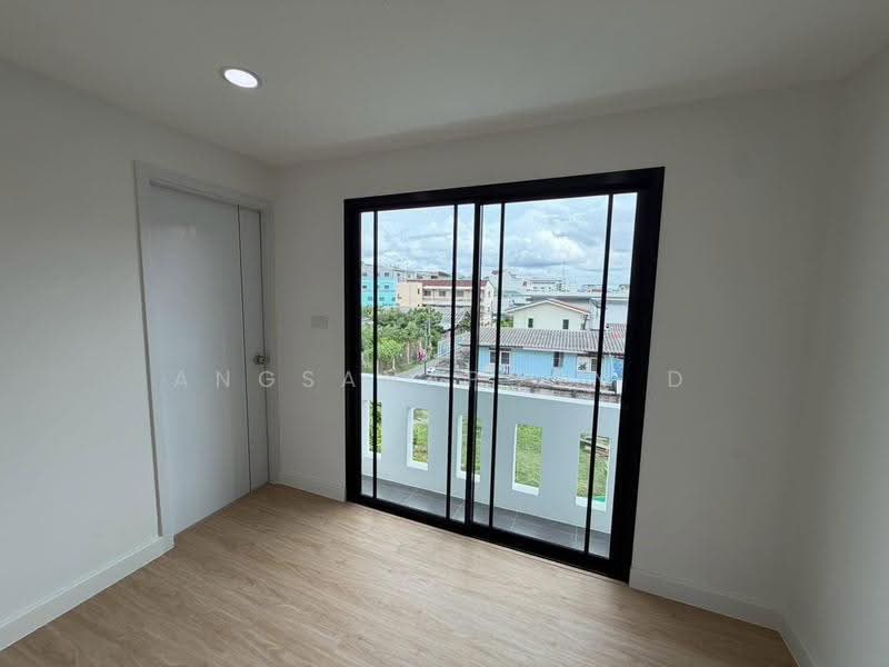 ทาวน์โฮม4 ชั้นลาดพร้าว 110 ถนนลาดพร้าว, Bangkok, Phlapphla, Wang Thonglang, Bangkok, 4 Bedrooms, 200 sqm, Townhouse For Sale, by Angsanaporn D, 500517020 - DDproperty.com