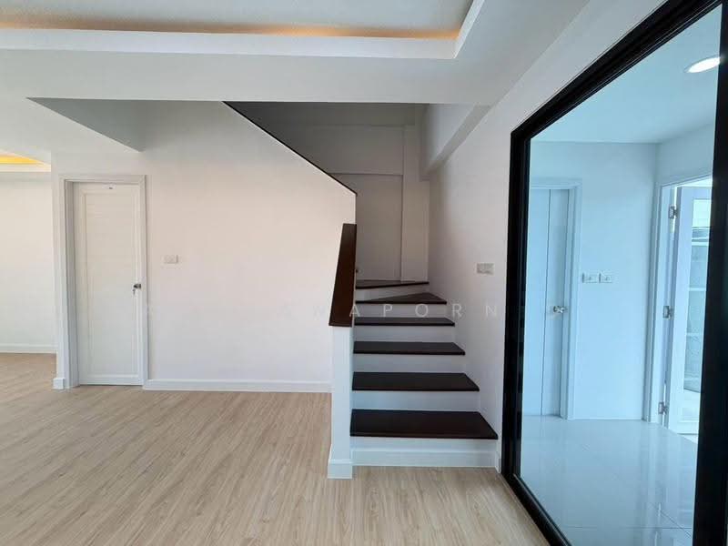 ทาวน์โฮม4 ชั้นลาดพร้าว 110 ถนนลาดพร้าว, Bangkok, Phlapphla, Wang Thonglang, Bangkok, 4 Bedrooms, 200 sqm, Townhouse For Sale, by Angsanaporn D, 500517020 - DDproperty.com