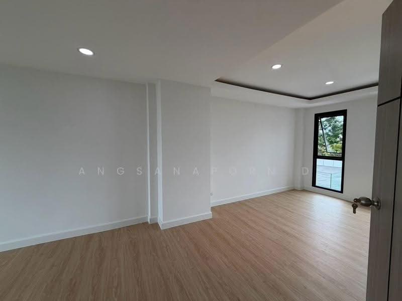 ทาวน์โฮม4 ชั้นลาดพร้าว 110 ถนนลาดพร้าว, Bangkok, Phlapphla, Wang Thonglang, Bangkok, 4 Bedrooms, 200 sqm, Townhouse For Sale, by Angsanaporn D, 500517020 - DDproperty.com