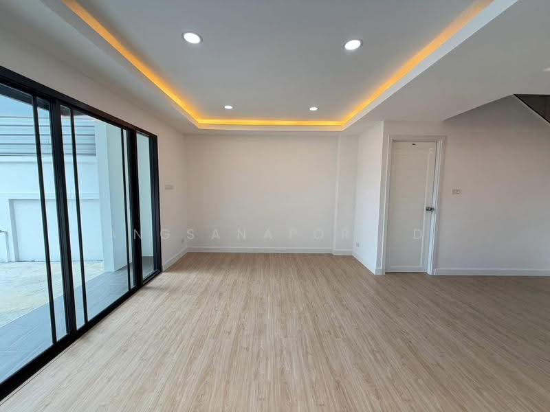 ทาวน์โฮม4 ชั้นลาดพร้าว 110 ถนนลาดพร้าว, Bangkok, Phlapphla, Wang Thonglang, Bangkok, 4 Bedrooms, 200 sqm, Townhouse For Sale, by Angsanaporn D, 500517020 - DDproperty.com