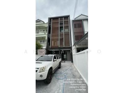 ขาย - ทาวน์โฮม 3 ชั้น Modern Loft ใจกลางพหลโยธิน ซอยพหล 24, กรุงเทพ