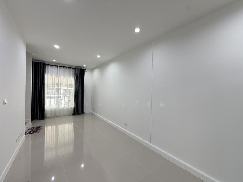 Sammakorn Avenue Suvarnabhumi, Bangkok, Rural Development 3 Khlong Song Ton Noon, Khlong Song Ton Nun, Lat Krabang, Bangkok, 3 Bedrooms, 121 sqm, Townhouse For Sale, by Kan Paphatchaya, 500517066 - DDproperty.com