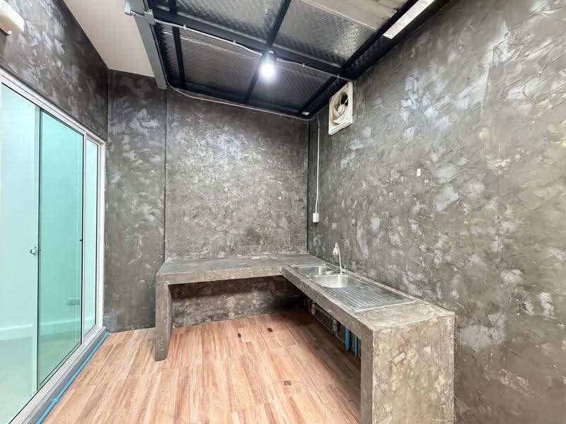 Sammakorn Avenue Suvarnabhumi, Bangkok, Rural Development 3 Khlong Song Ton Noon, Khlong Song Ton Nun, Lat Krabang, Bangkok, 3 Bedrooms, 121 sqm, Townhouse For Sale, by Kan Paphatchaya, 500517066 - DDproperty.com