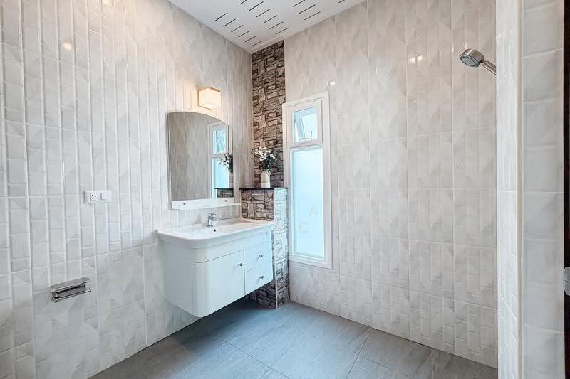 It’s hard to find better value than this! A detached home for under 7 million baht, Chon Buri (Pattaya), Poong, Bang Lamung (Pattaya), Chon Buri (Pattaya), 3 Bedrooms, 138 sqm, Single Detached House For Sale, by Patcharaporn Wongsachayo, 500517079 - DDproperty.com