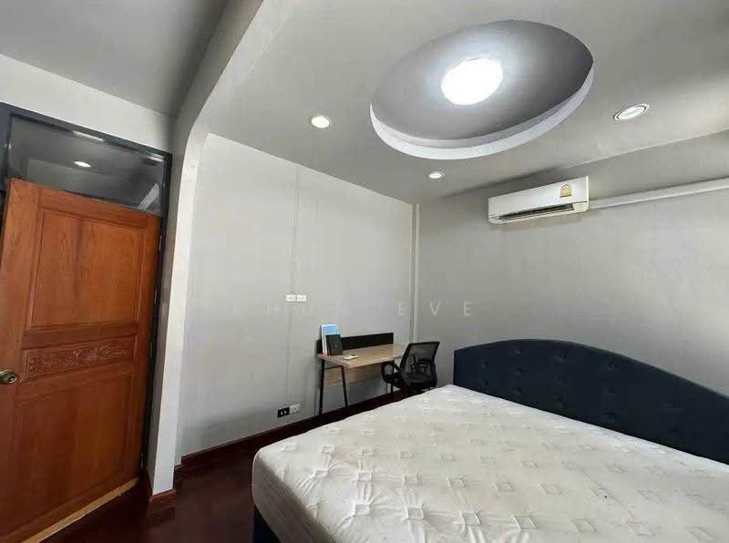 Townhouse for Sale & Rent in Soi Ratchadaphisek 18 (SPSEVE2277), Bangkok, ซอยรัชดาภิเษก 18, Huai Khwang, Bangkok, 2 Bedrooms, 200 sqm, Townhouse For Rent, by Khun Eve, 500517119 - DDproperty.com