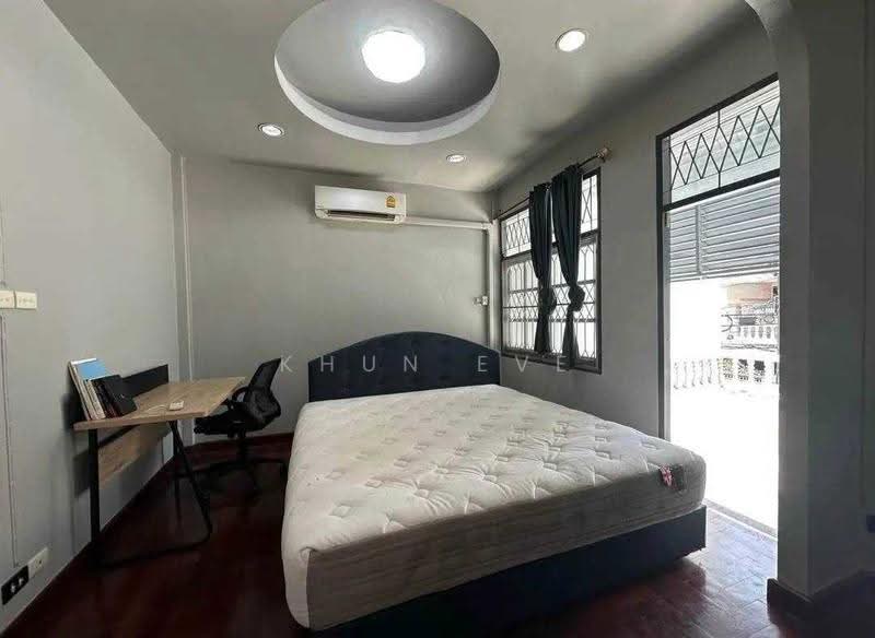 Townhouse for Sale & Rent in Soi Ratchadaphisek 18 (SPSEVE2277), Bangkok, ซอยรัชดาภิเษก 18, Huai Khwang, Bangkok, 2 Bedrooms, 200 sqm, Townhouse For Rent, by Khun Eve, 500517119 - DDproperty.com