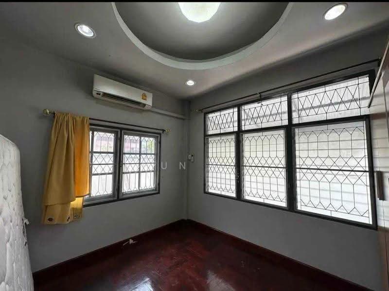 Townhouse for Sale & Rent in Soi Ratchadaphisek 18 (SPSEVE2277), Bangkok, ซอยรัชดาภิเษก 18, Huai Khwang, Bangkok, 2 Bedrooms, 200 sqm, Townhouse For Rent, by Khun Eve, 500517119 - DDproperty.com