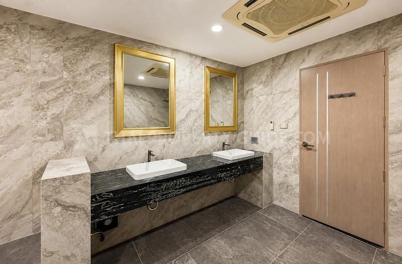 Le Raffine Sukhumvit 24, Bangkok, Soi Sukhumvit 24, Khong Tan, Khlong Toei, Bangkok, 3 Bedrooms, 371 sqm, Condo For Rent, by Khun Nita, 500517340 - DDproperty.com