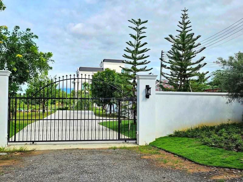 Luxury Pool Villa for Rent near Charoen Charoen Market, Rental Price: 120,000 THB / month No.13P011, Chiang Mai, San Klang, San Kamphaeng, Chiang Mai, 5 Bedrooms, 780 sqm, Single Detached House For Rent, by Baandeedee Chiangmai, 500517348 - DDproperty.com