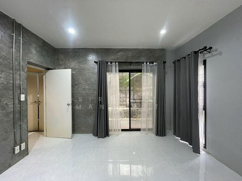 Home Office, Chiang Mai, Nong Pa Krang, Muang Chiang Mai, Chiang Mai, 7 Bedrooms, 300 sqm, Single Detached House For Rent, by Sirinrat Maneerat, 500517531 - DDproperty.com