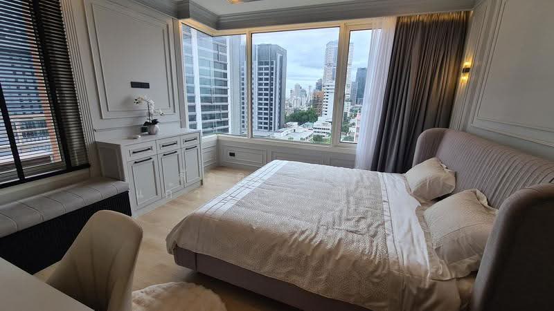 Siri Residence, Bangkok, 21 Soi Sukhumvit 24, Khong Tan, Khlong Toei, Bangkok, 2 Bedrooms, 98 sqm, Condo For Sale, by ลัดดาวัลย์ แก้วดวงเทียน, 500517555 - Master Bedroom Skyline - DDproperty.com