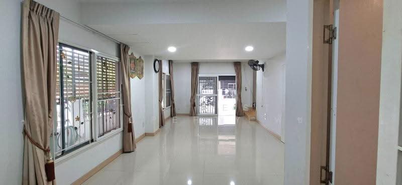 หมู่บ้านแฟมิลีซิตี้ทาวน์ 7 นาป่า ชลบุรี, Chon Buri (Pattaya), Na Pa, Muang Chon Buri, Chon Buri (Pattaya), 3 Bedrooms, 120 sqm, Townhouse For Sale, by The Best Property พัช, 500517595 - DDproperty.com