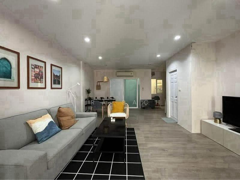 The Exclusive Pattanakarn 44, Bangkok, Soi Phatthanakan 44, Phatthanakan Road, Suan Luang, Bangkok, 3 Bedrooms, 250 sqm, Townhouse For Rent, by Sunitra Sachdev, 500517598 - DDproperty.com
