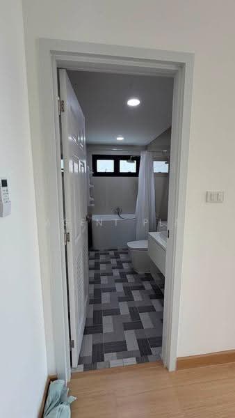 2-story Pool Villa for Rent in Soi On Nut 46, near the Yellow Line BTS Sri Nut Station (SPSAD4146), Bangkok, On Nut, Suan Luang, Bangkok, 5 Bedrooms, 330 sqm, Single Detached House For Rent, by Agent Pla, 500517713 - DDproperty.com
