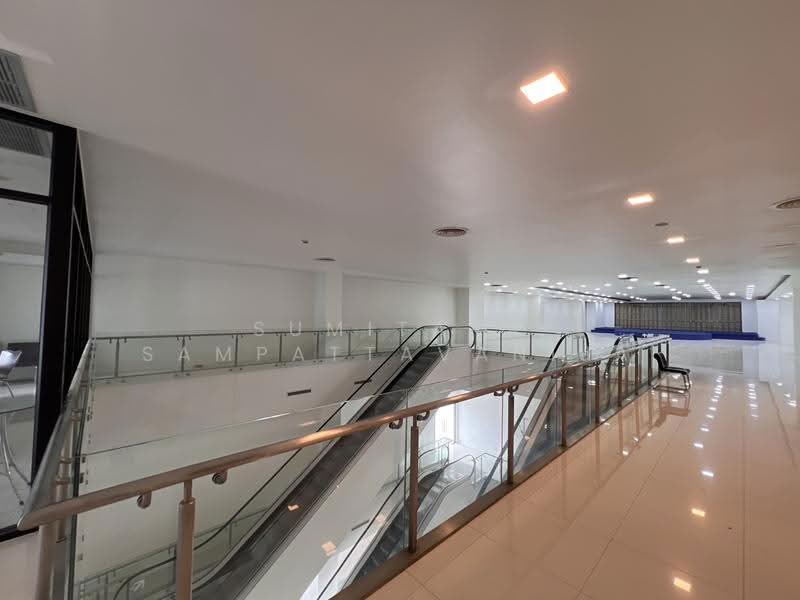 พื้นที่ให้เช่า รัชดาภิเษก : Space for rent Ratchadaphisek, กรุงเทพ, ดินแดง, กรุงเทพ, 100 ตร.ม., พื้นที่ขายของ ให้เช่า, โดย Sumitara Sampattavanija, 500517812 - DDproperty.com