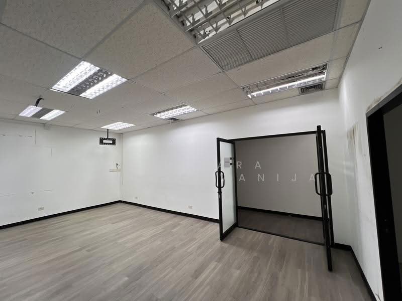 พื้นที่ให้เช่า รัชดาภิเษก : Space for rent Ratchadaphisek, กรุงเทพ, ดินแดง, กรุงเทพ, 100 ตร.ม., พื้นที่ขายของ ให้เช่า, โดย Sumitara Sampattavanija, 500517834 - DDproperty.com