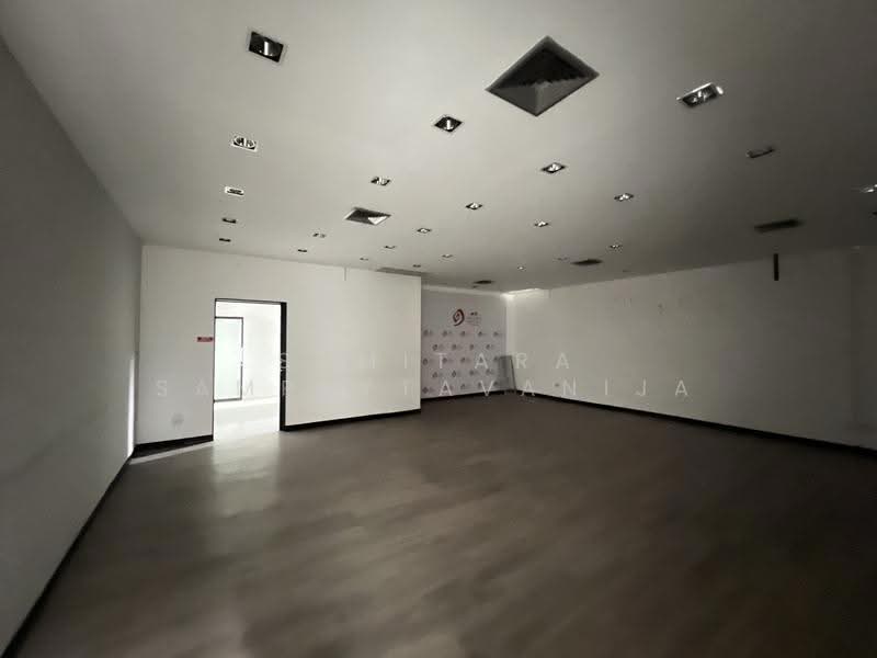 พื้นที่ให้เช่า รัชดาภิเษก : Space for rent Ratchadaphisek, กรุงเทพ, ดินแดง, กรุงเทพ, 100 ตร.ม., พื้นที่ขายของ ให้เช่า, โดย Sumitara Sampattavanija, 500517834 - DDproperty.com