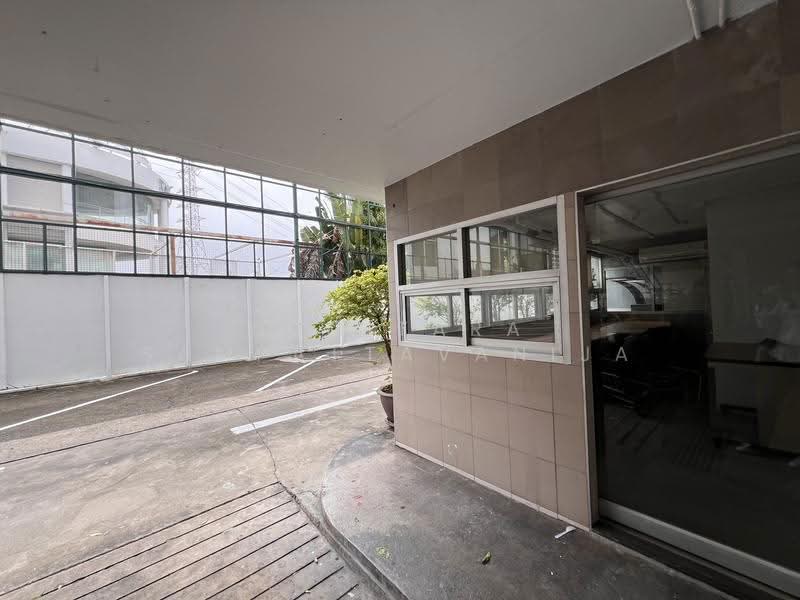 Space for rent Ratchadaphisek, Bangkok, Din Daeng, Bangkok, , 100 sqm, Retail Space For Rent, by Sumitara Sampattavanija, 500517834 - DDproperty.com