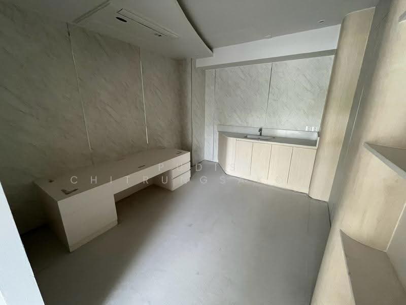 3-Storey Showroom for Rent – Naradhiwas Rajanagarindra | Sathorn | Prime Commercial Location, Bangkok, Thung Maha Mek, Sathon, Bangkok, , 1,200 sqm, Office Space For Rent, by Pudis Chitrungsakorn, 500517891 - DDproperty.com