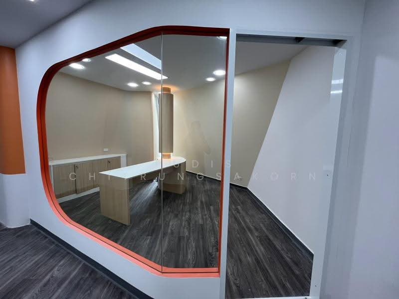 โชว์รูม 3 ชั้นให้เช่า ถ.นราธิวาสราชนครินทร์ – สาทร ทำเล Prime Location, กรุงเทพ, ทุ่งมหาเมฆ, สาทร, กรุงเทพ, 1,200 ตร.ม., สำนักงาน ให้เช่า, โดย Pudis Chitrungsakorn, 500517891 - DDproperty.com